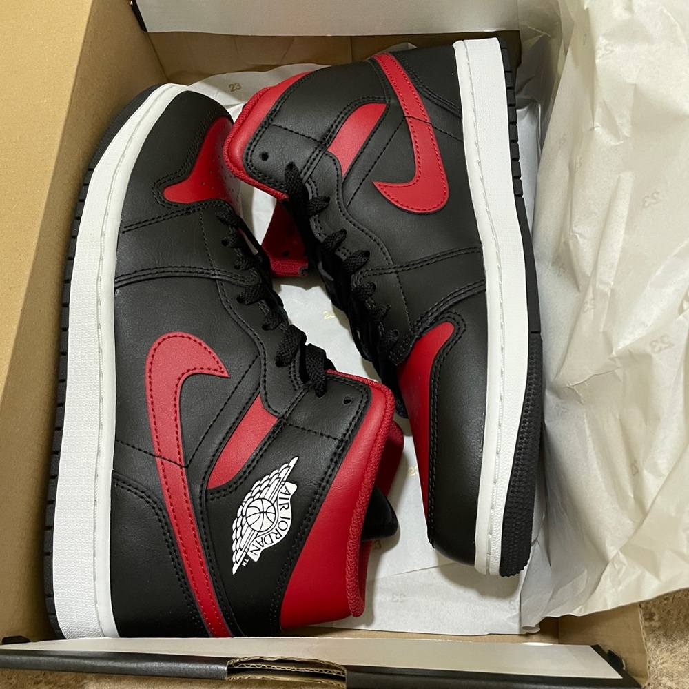 Jordan Men's Size 10 Black and Red High-Top Sneakers